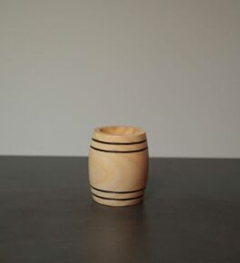 Coquetier en bois tourné en frêne – accessoire de table artisanal en bois