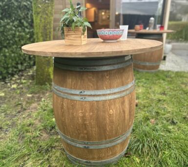 Location de tonneau mange-debout avec plateau - vendée 85