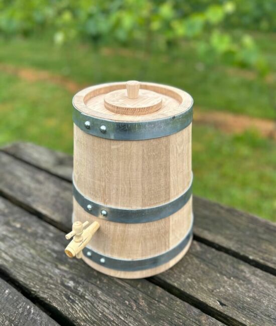 Vinaigrier en chêne français avec robinet en bois – tonnellerie d’art