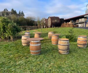 Mobilier événementiel en tonneau bois – mariage